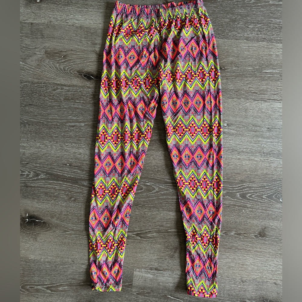 NWT One‎ Size Electric Aztec Bright Colored Abstract Leggings